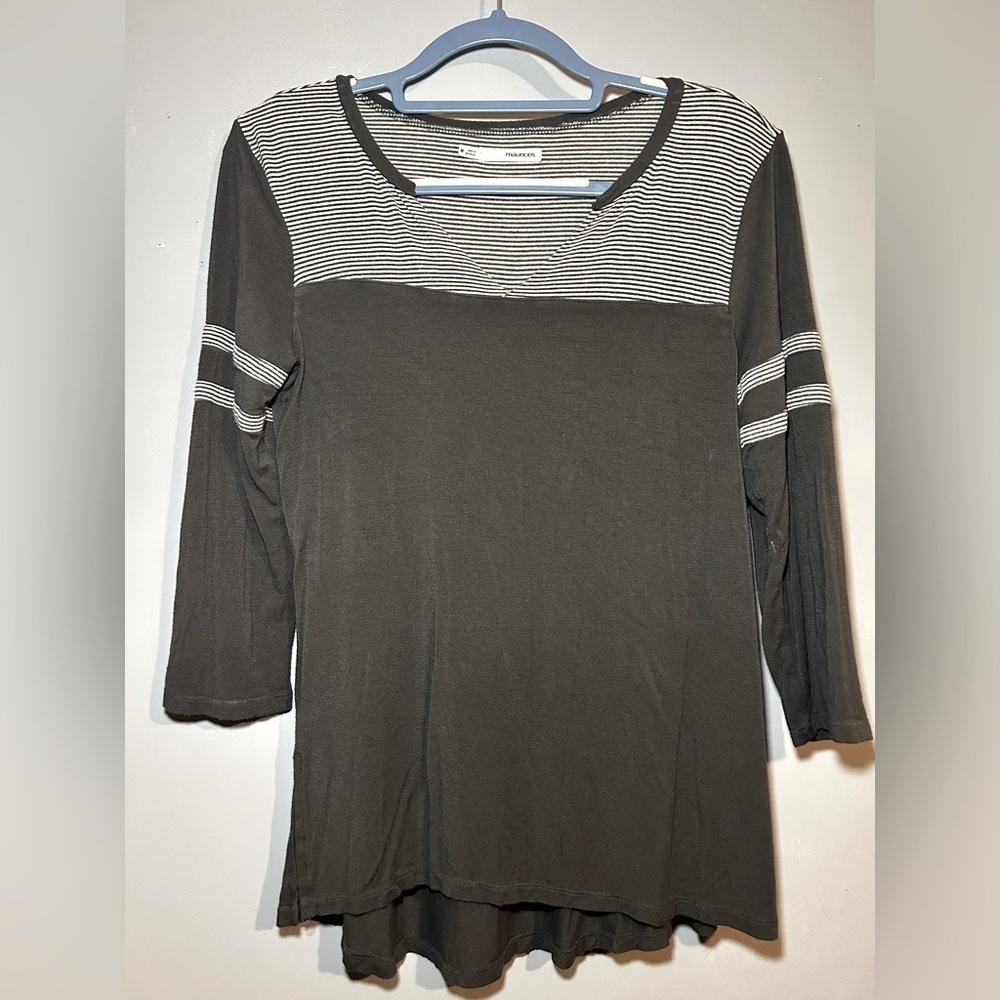 Maurice’s women’s top,
Extreme soft and flattering 
Medium